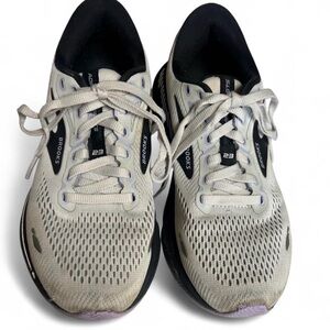 Brooks Women's Running Shoes in Light Gray and Black